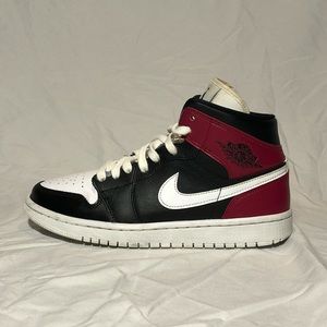 Air Jordan 1 mid ‘Noble red’